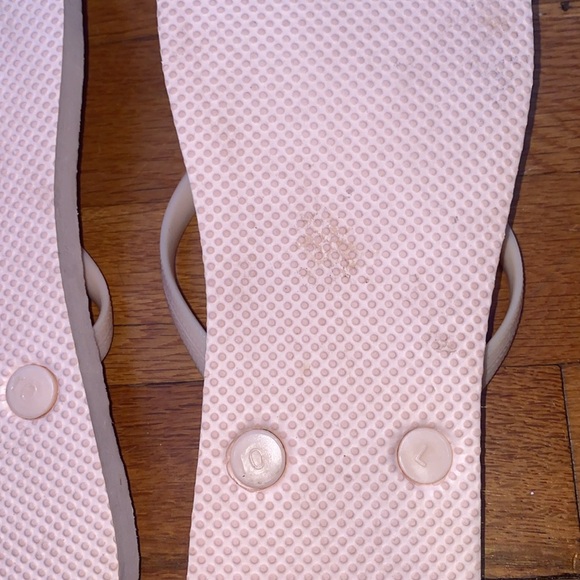 Women’s Size 10 Pink OldNavy Flip flops - Picture 3 of 4